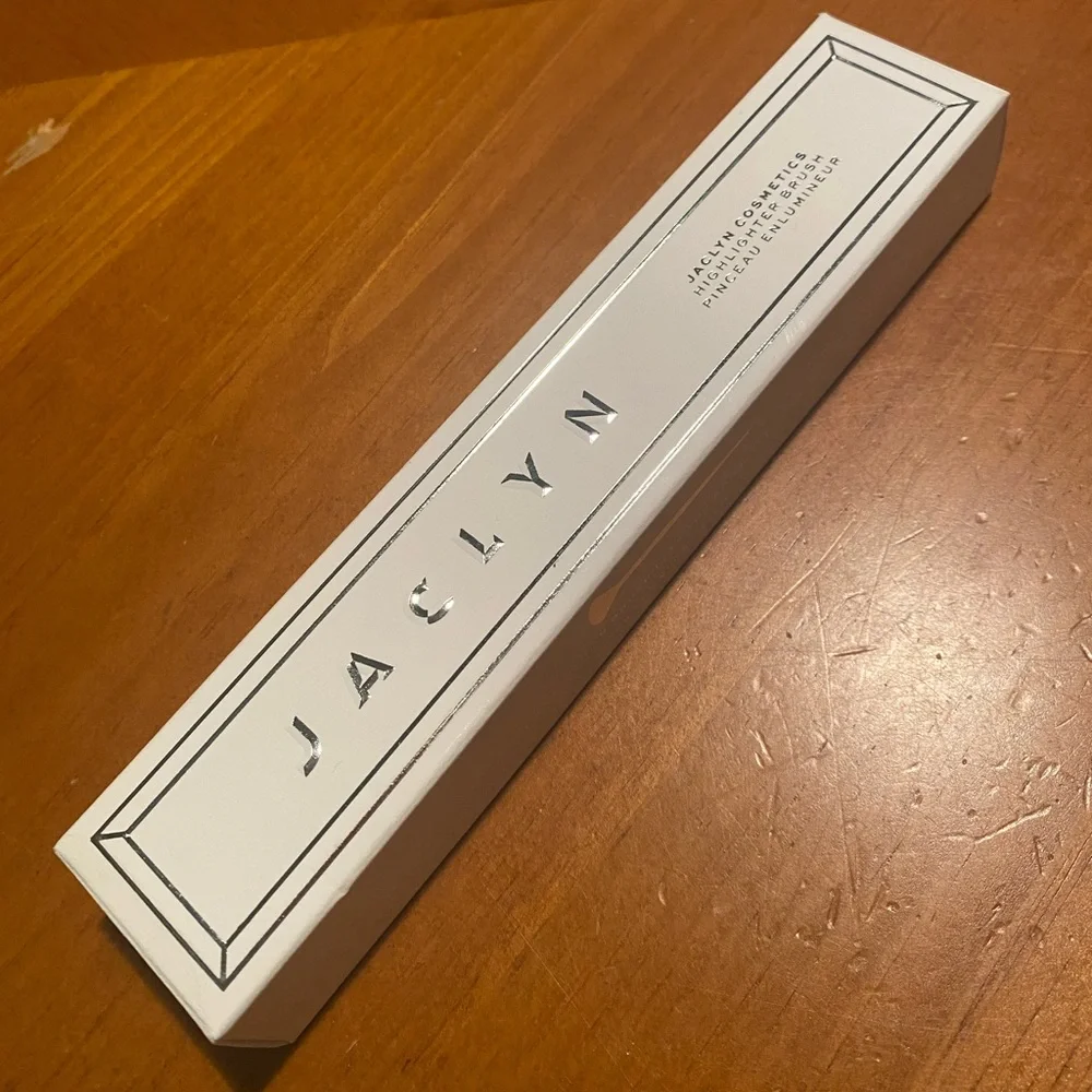 Jaclyn Cosmetics Highlighter Brush